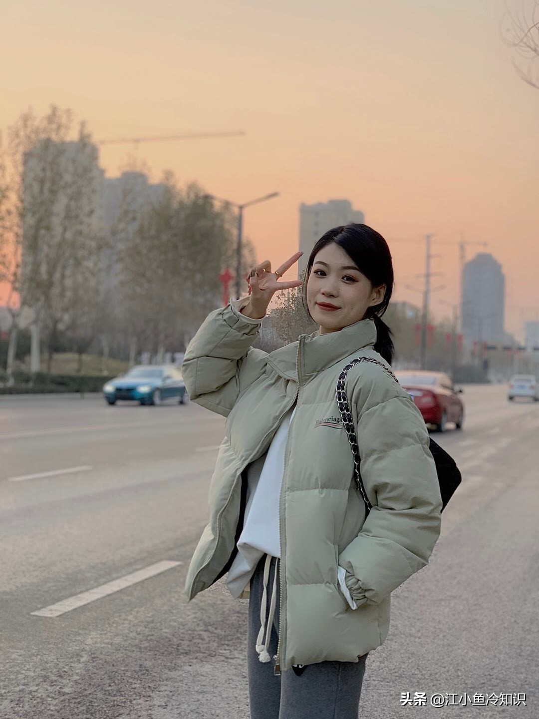 巴黎世家新出淡绿色羽绒服➕NB2002r冬天这么穿太绝美了