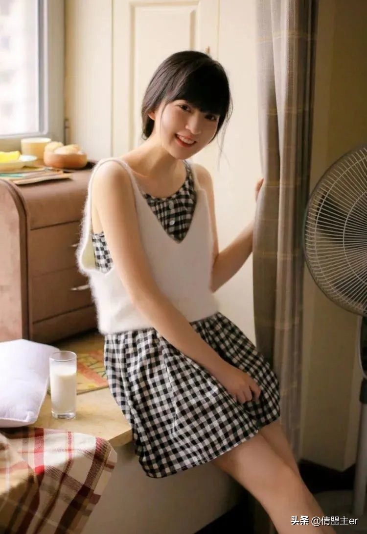 吃甜品的甜妹,吃猕猴桃的甜妹