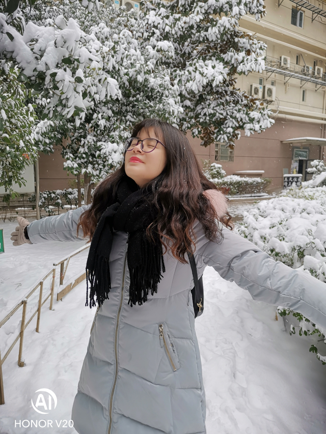 荣耀v20真香机,荣耀v20在今天是否值得购买