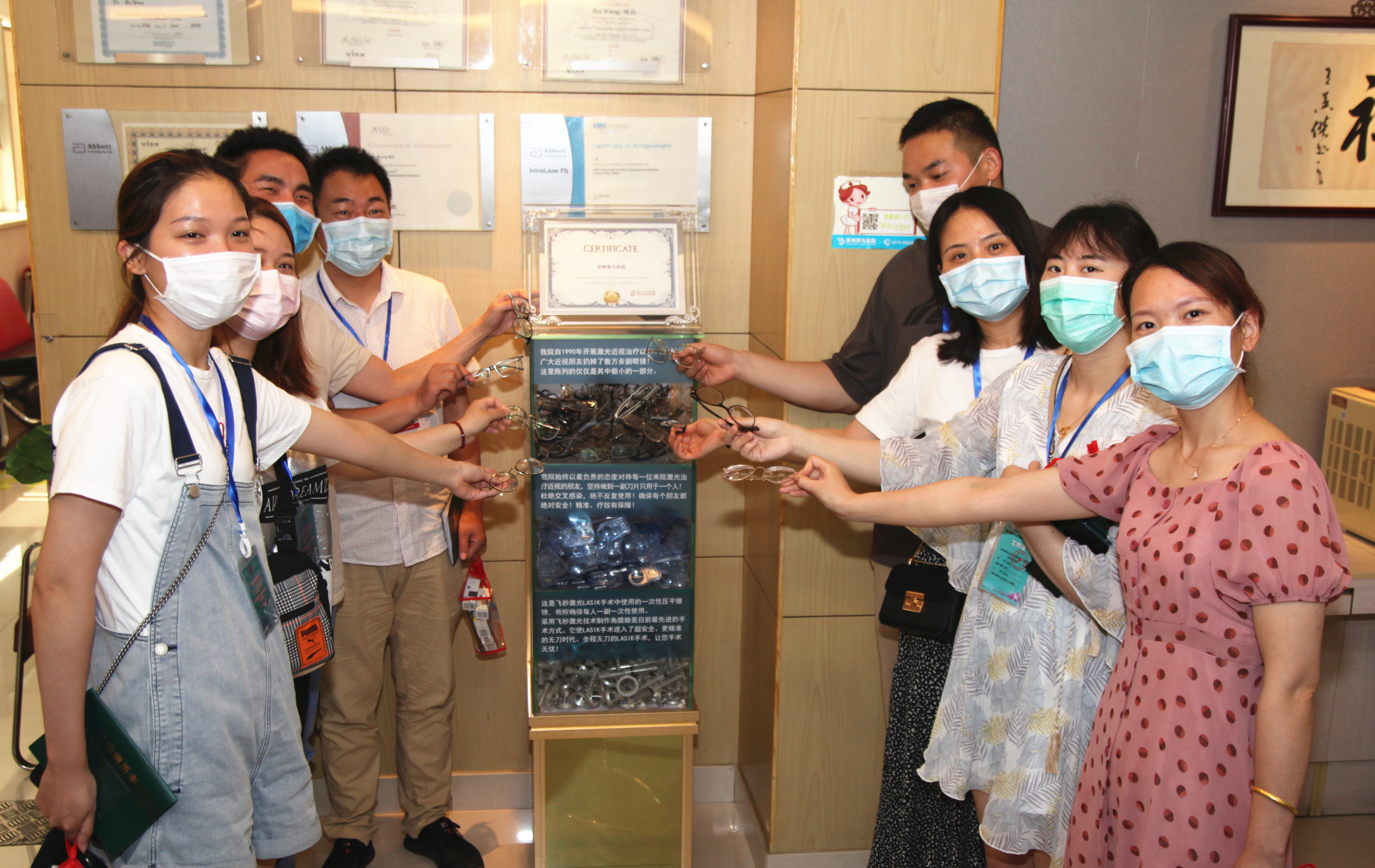 向最美逆行者致敬!援鄂医护接受激光近视手术,免费