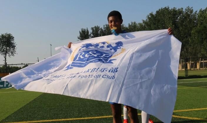 16岁少年打破世界纪录100米,中国短跑15岁跑进十秒的人