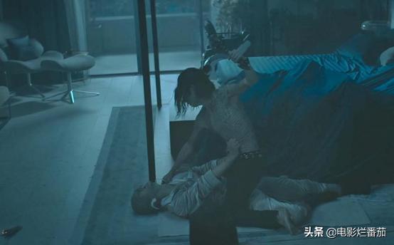 镜头过于直接，观众惊呼连连，很难想象在影院看到这么大尺度作品
