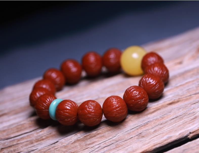 玉石手串不佩戴时如何保养,佩戴的金丝楠手串怎么保养