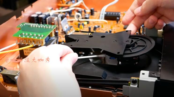 先锋pd-t07cd机拆解,先锋cd机不出仓又没读碟什么原因