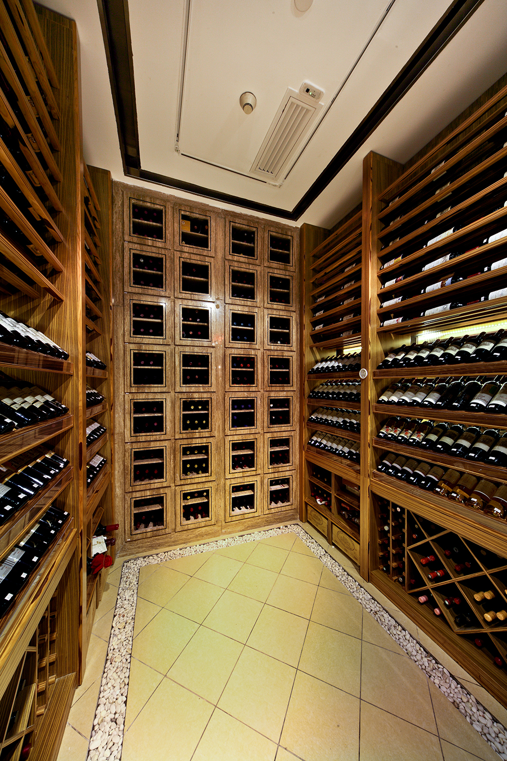 美观实用最新酒柜设计,室内装饰酒柜设计风格