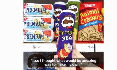 她开了间超市，卖的东西却全是假的，9000件商品，竟被一抢而空