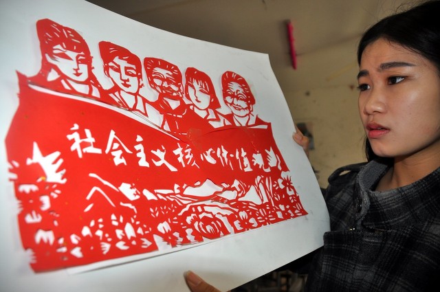 培养、造就千千万万合格的社会主义接班人，*制抵**西方“和平演变”