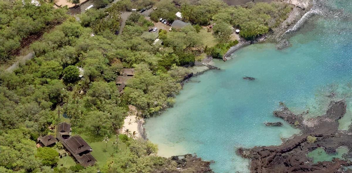 贝佐斯女友当街亲他一脸口红，浑身巨钻，富婆气息，转正的节奏？