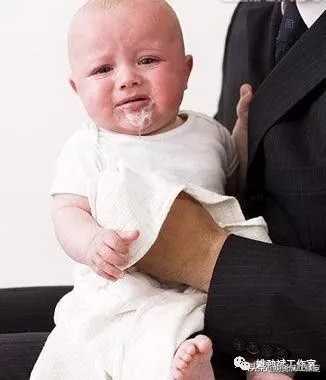 人跳广场舞腰扭了,人跳的广场舞