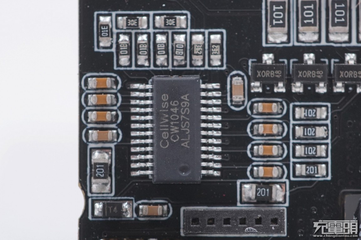巨能移动电源拆解,绿巨能移动电源评测