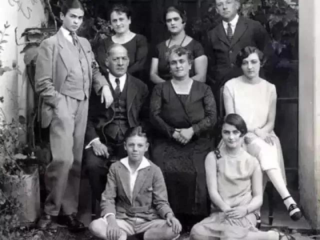 她的一幅画卖2亿！6岁开始遭受身体痛苦、不能生育，47岁早逝