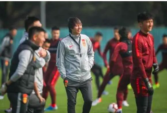 中国男足为啥那么弱,为什么中国男足这么厉害