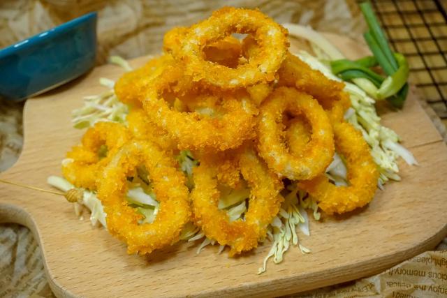 酥到掉渣粤语,酥炸鱿鱼圈炸几分钟