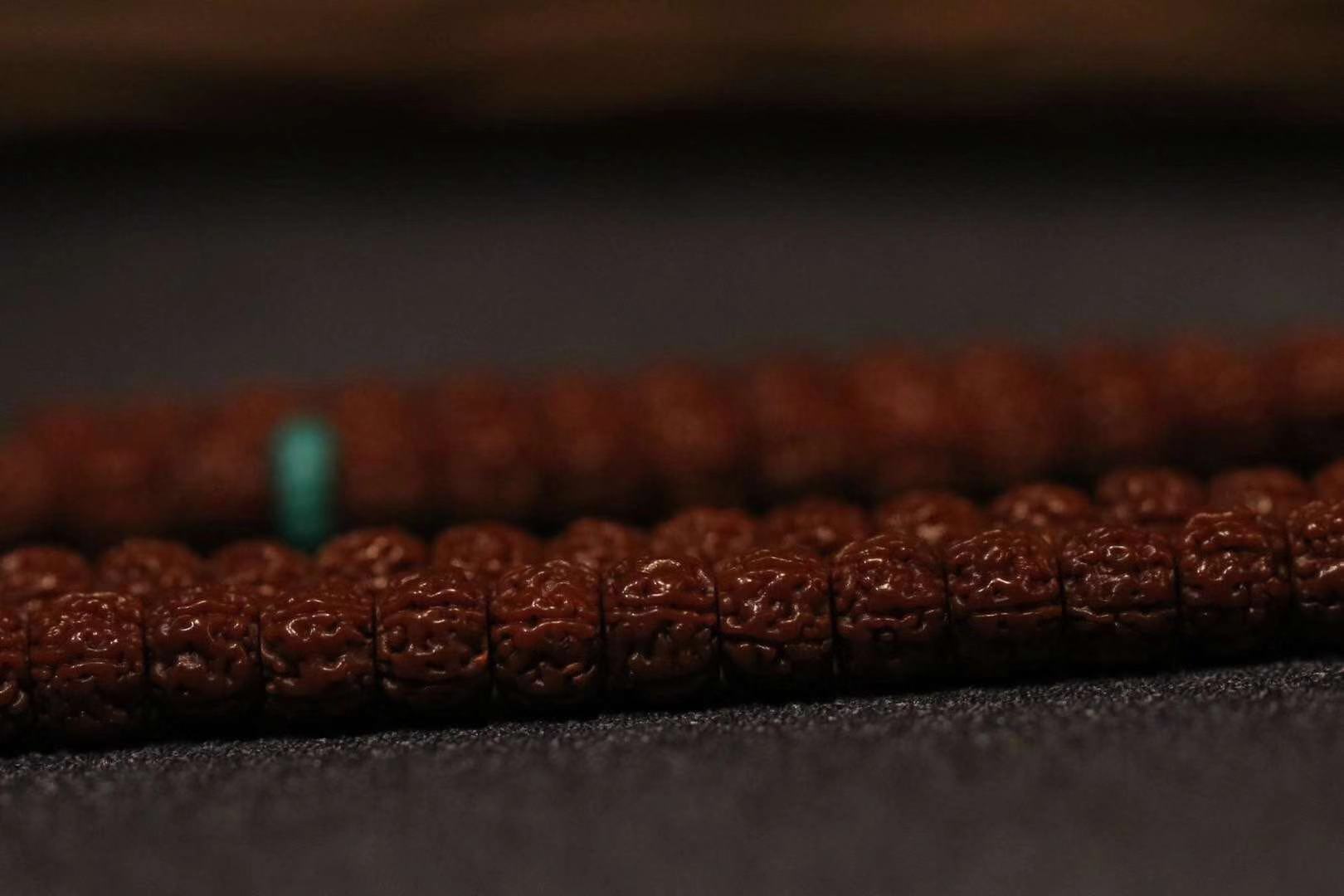 金刚龙纹菩提盘玩方法,盘玩五年的菩提根手串图片