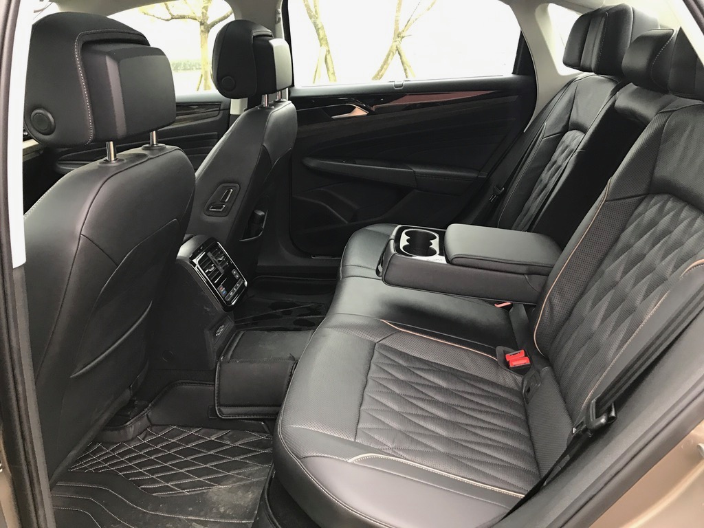 大众帕萨特380豪华版驾驶体验,大众帕萨特380豪华版驾驶感受