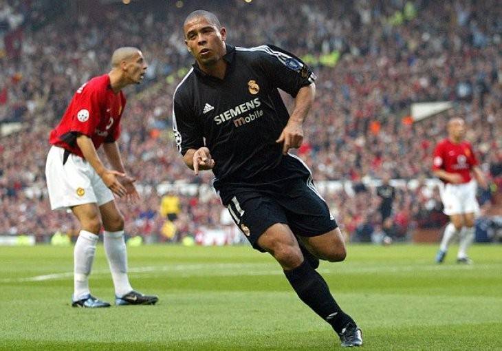 老特拉福德为罗纳尔多鼓掌,罗纳尔多3球