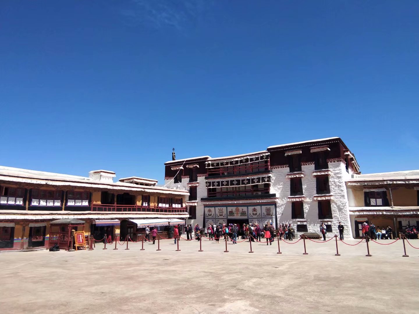 布达拉宫全部有多少吨黄金,布达拉宫30吨黄金用在哪