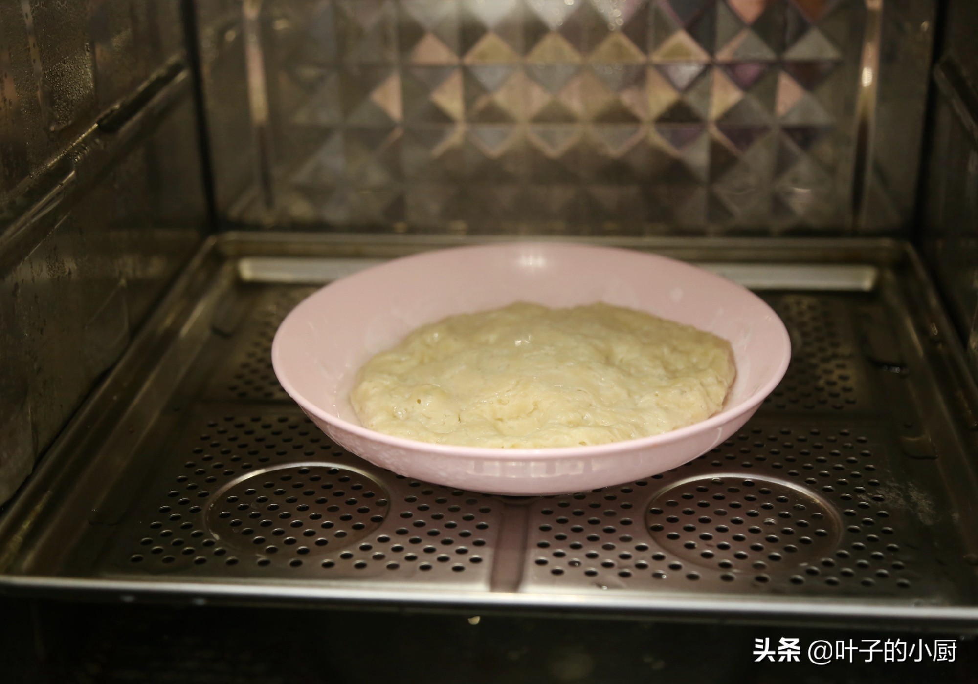 又到了吃凉皮擀面皮的季节,凉皮又软又劲道