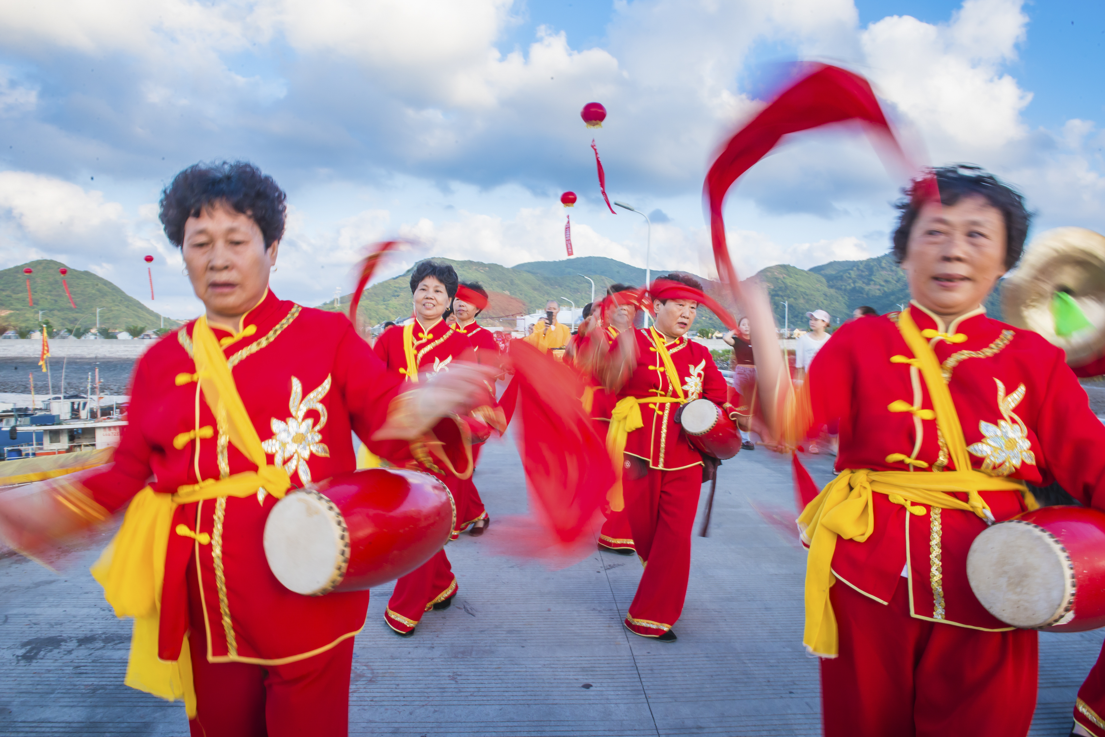 中国第一渔村渔船,中国第一大渔港开海画面