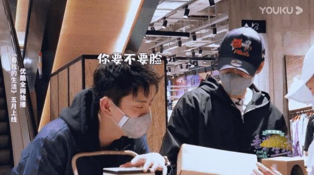 ‘家不能回’‘父母逼婚’‘躲不开的脏水’独居明星的真实生活