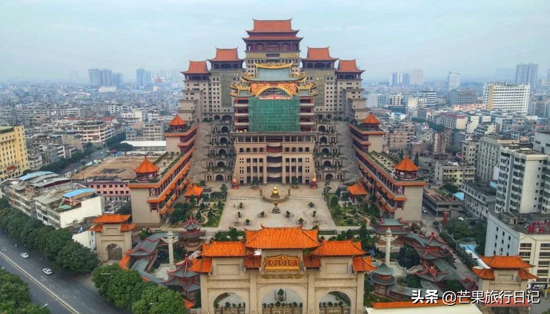 广西“布达拉宫”，据说台湾富商花30亿，用8000工人才建成
