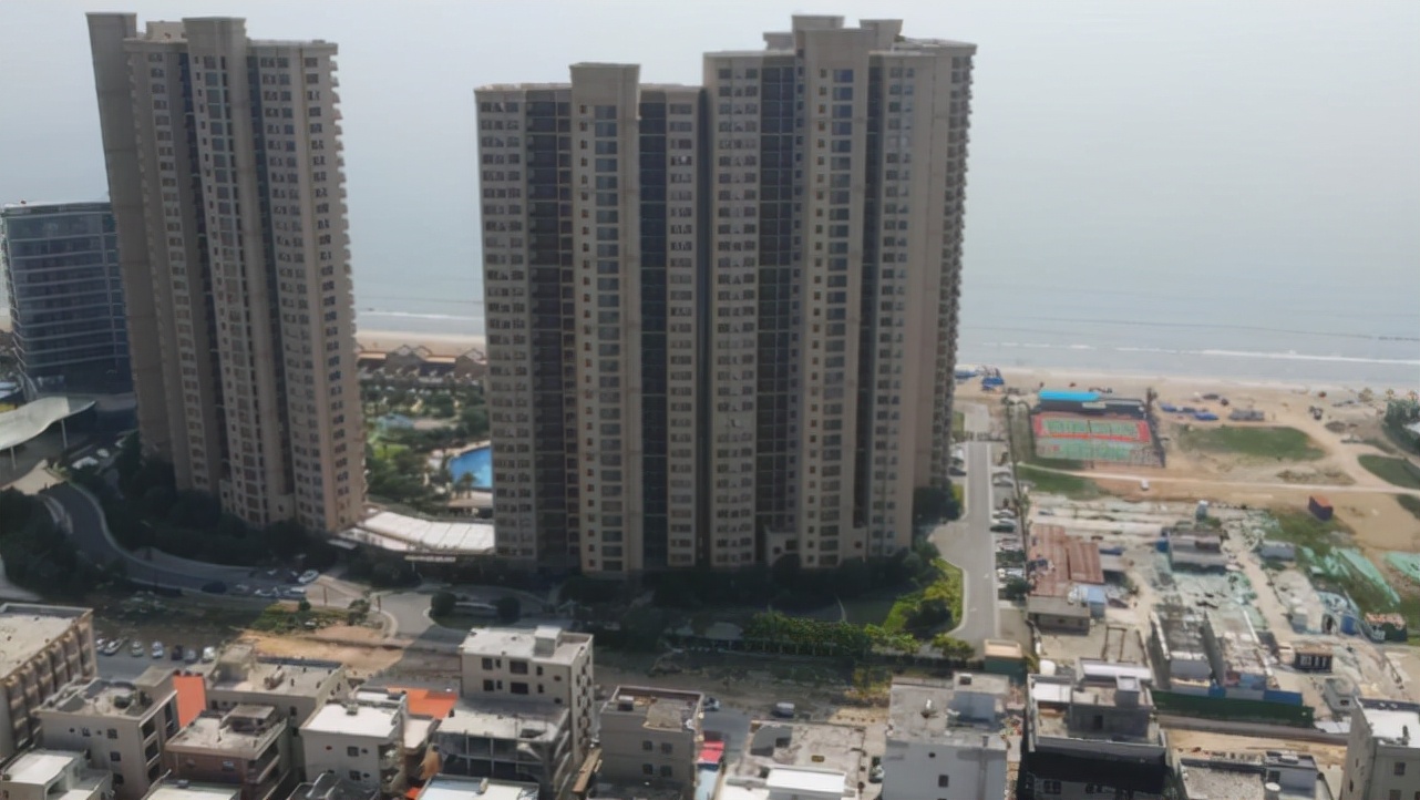 广东一海景房两栋楼倾斜,越贴越近