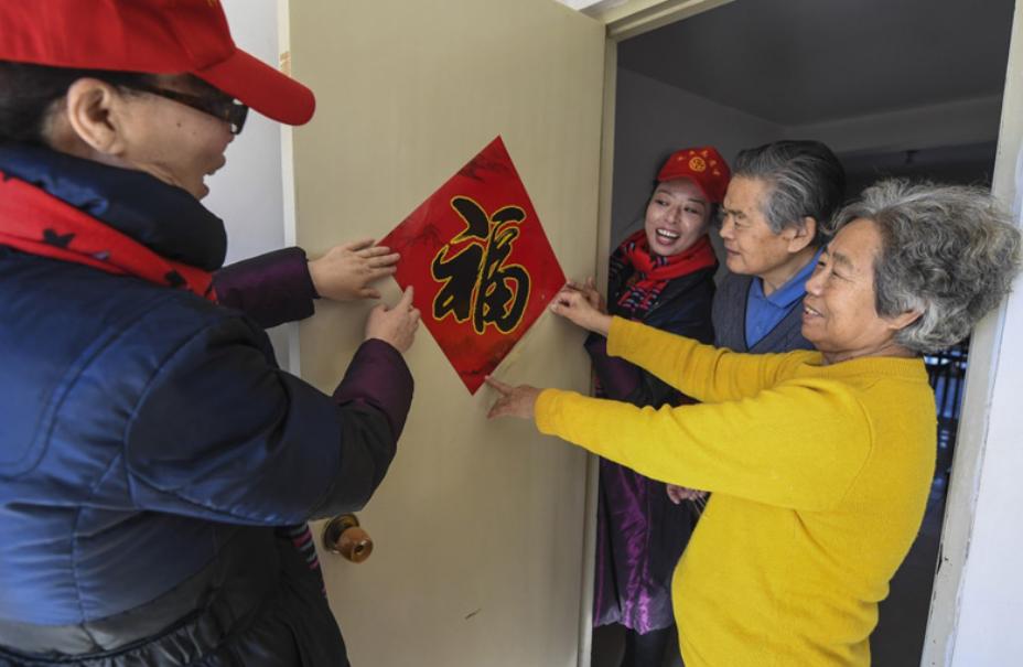 “你剁肉吵到我孩子午睡了”，邻居当面对质，家长的回怼大快人心