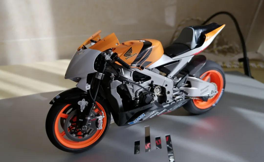 模玩秀：V5神车！田宫1/12HONDARC211v’06BY：铲屎大冰箱