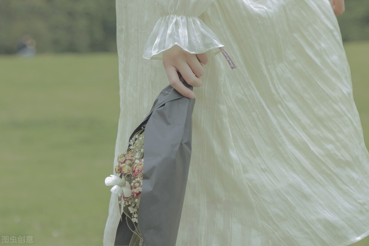 极简生活1年9套衣服,极简生活断舍离少买衣服