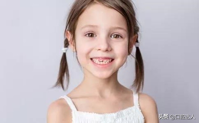 双排牙乳牙拔了新牙会长回原位吗,新牙长出来乳牙还没松动能硬拔吗