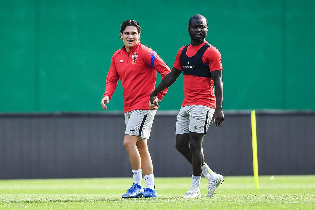 点赞！深圳队温馨海报回应球迷心声，完美诠释足球是一项公益事业