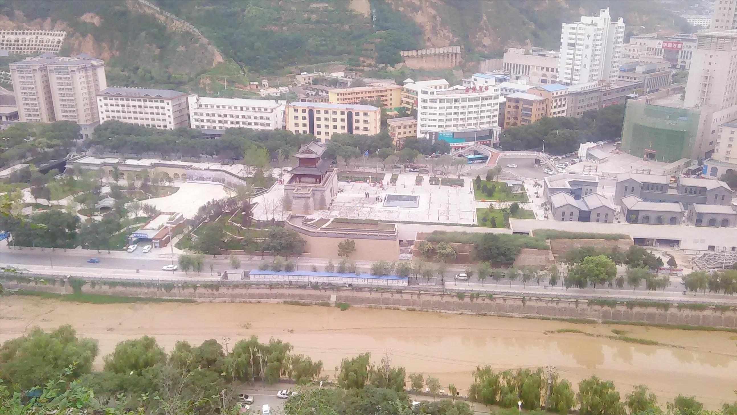 走进延安—登顶圣地宝塔山，感受安塞腰鼓山，游览佛道合一云台山