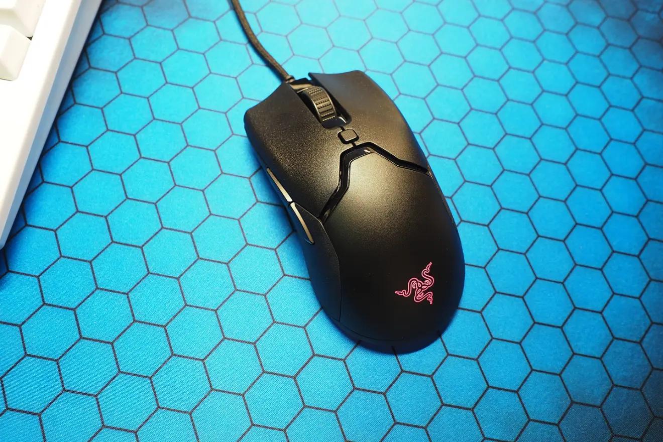 雷蛇毒蝰终极版无线鼠标评测,雷蛇毒蝰mini游戏鼠标评测