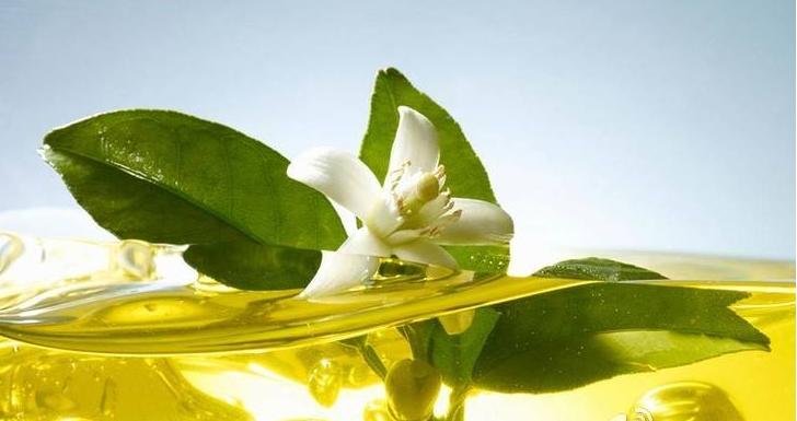 丰胸精油有助于丰胸,丰胸精油怎么按摩吸收好一点