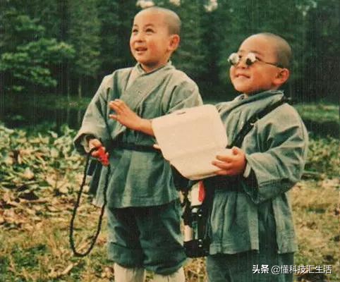 2岁孩子被虐待致死还伸手要抱抱,2岁孩子被虐待