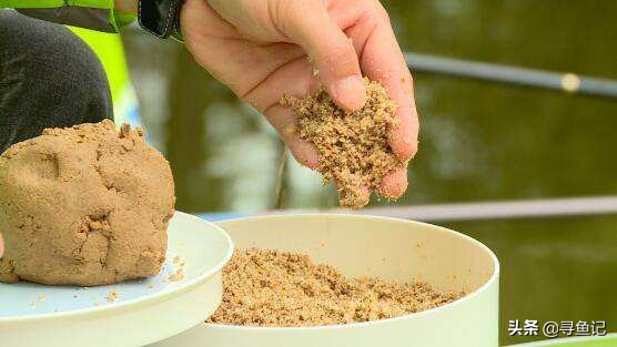 钓鲤鱼却遭遇鲢鳙闹窝，如何解决？详解野钓时避开鲢鳙的作钓技巧