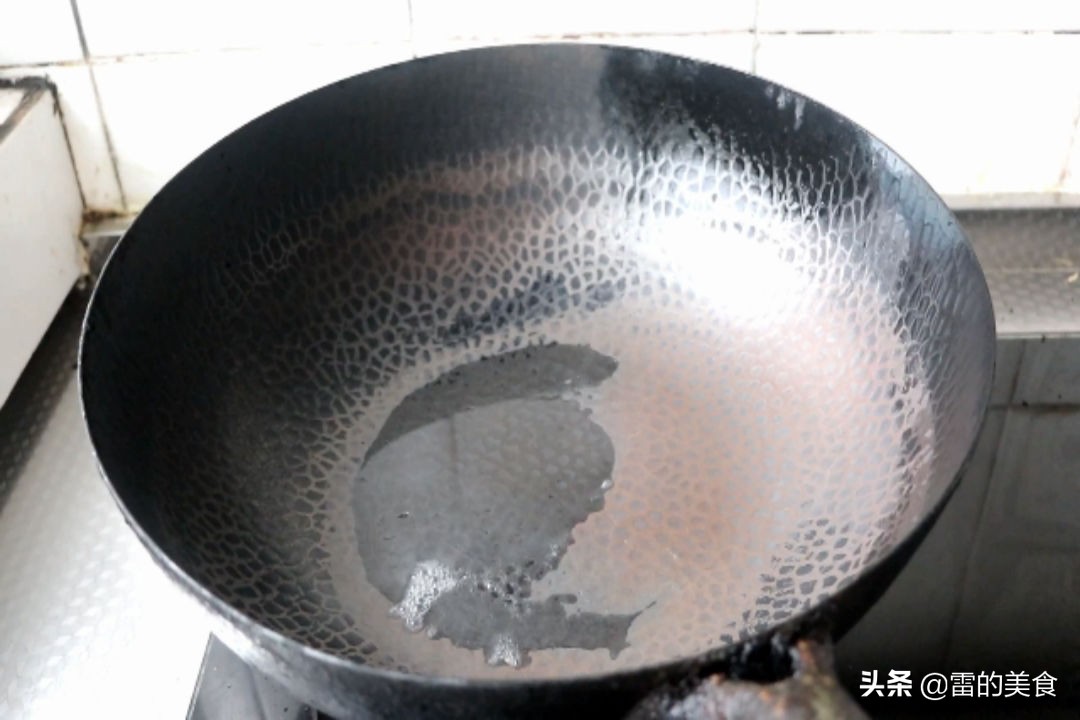 炒菜锅用久了又脏又粘,炒菜锅粘锅清洗小妙招