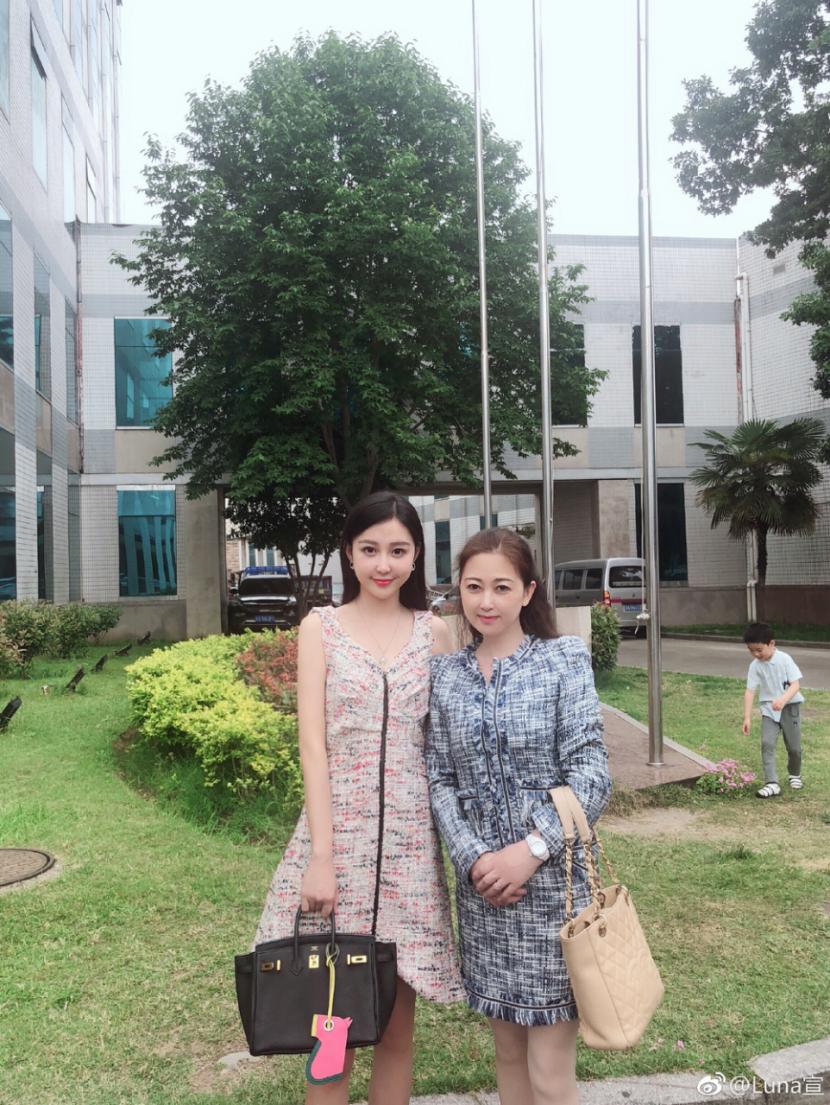 艾小羊：潘玮柏结婚，我更好奇新娘“土甜风”的衣品