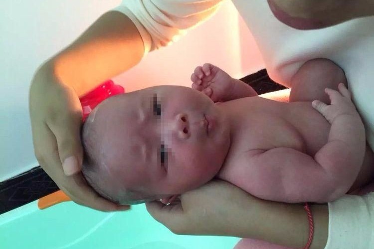 剖腹产怎么跟妈妈肢体接触,剖腹产怎么和老公恩爱