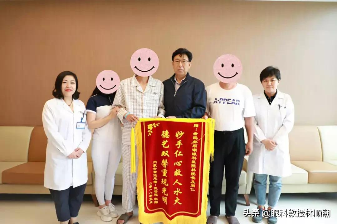 小伙被球击中眼睛,篮球砸到眼睛视力下降多久恢复