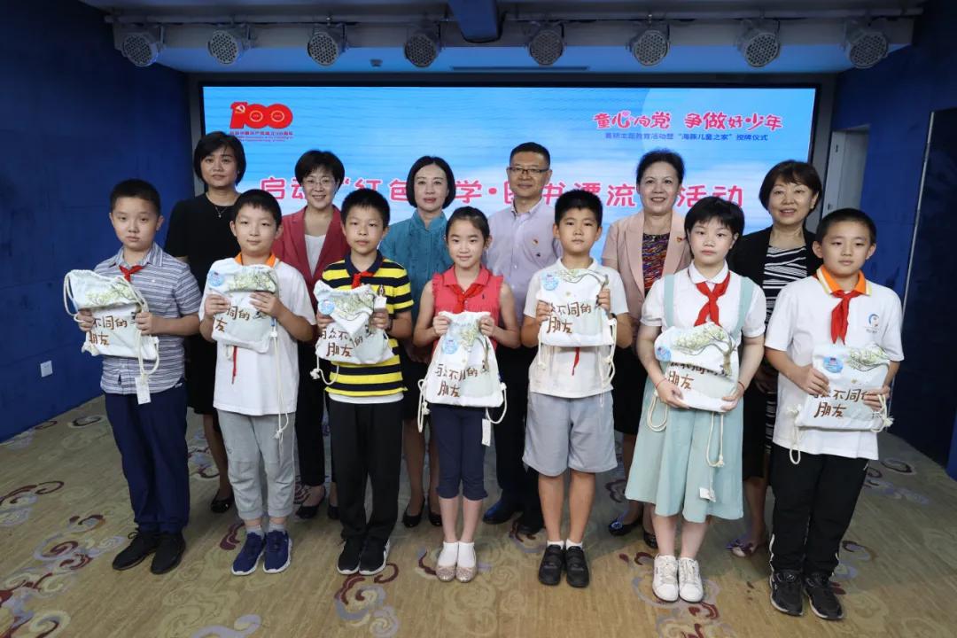 家门口图书馆环境好,流动儿童图书馆