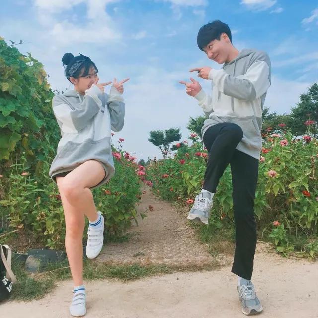 情侣必看！让人看了直呼好想谈恋爱的情侣穿搭和拍照技巧