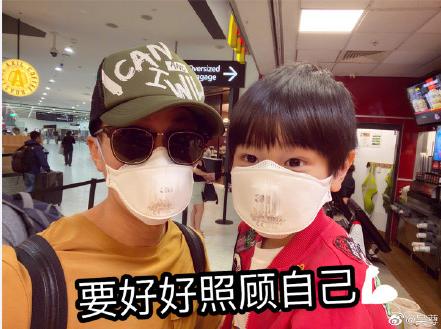 吴尊现身香港机场,吴尊口罩标配