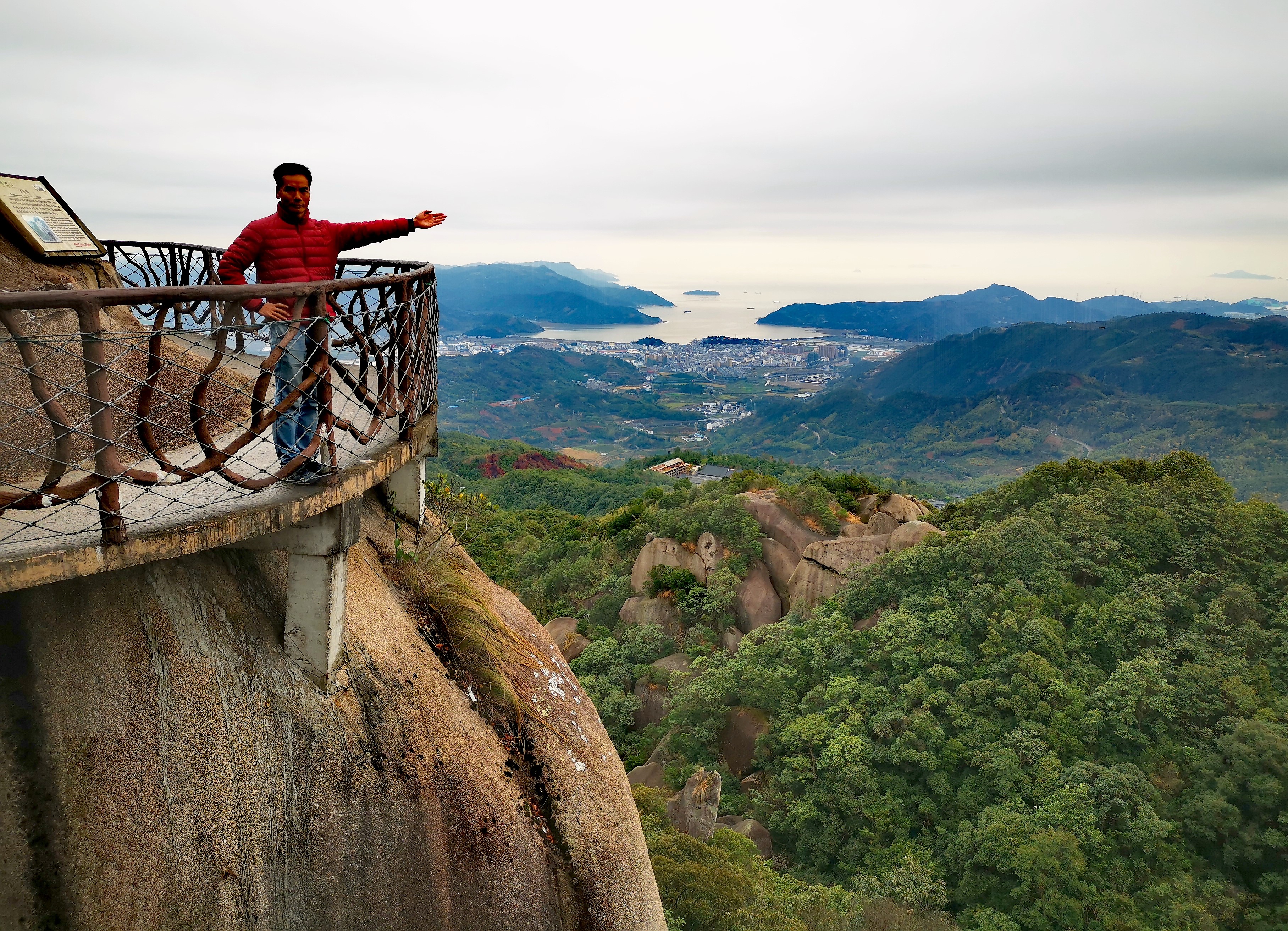 太姥山山顶日出,雨中的太姥山云雾缭绕
