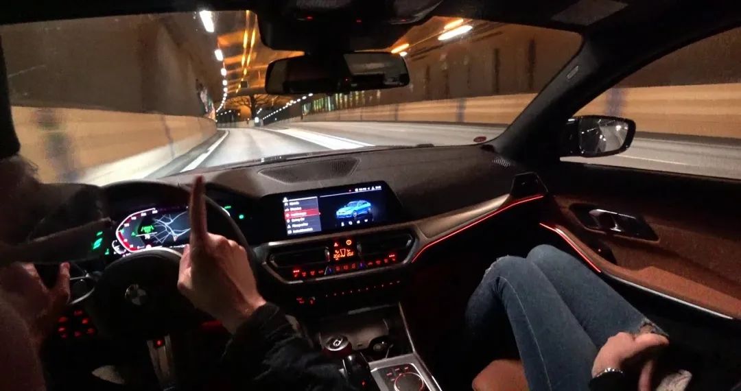 开宝马3系怎么说自己开什么车,现实中开宝马3系是什么水平