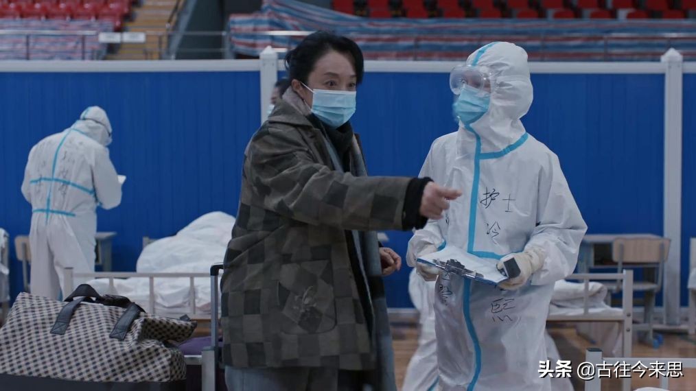 《在一起》医院大妈感到紧张，英雄如何化解？成功靠勇敢坚持