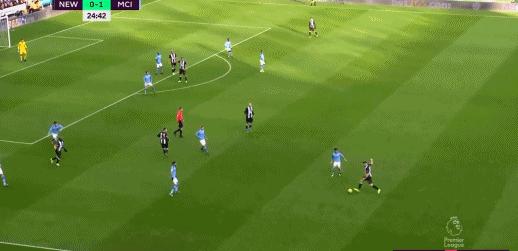 英超联赛卫冕爆出冷门,英超曼城被曼联逆转