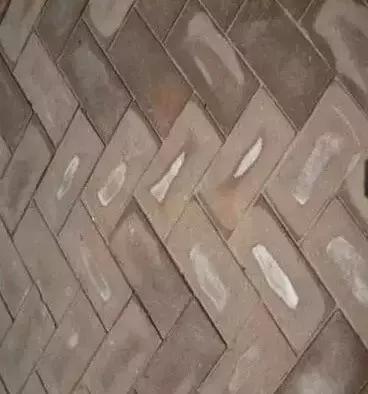 室外地面石材泛碱怎么办,水景石材泛碱如何处理