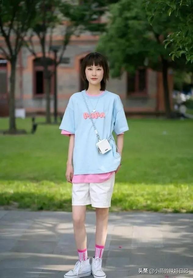 帆布鞋网红穿法,最近流行丝袜帆布鞋