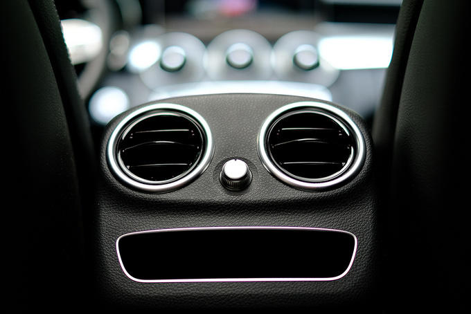 奔驰c级180落地多少钱,豪华奔驰180